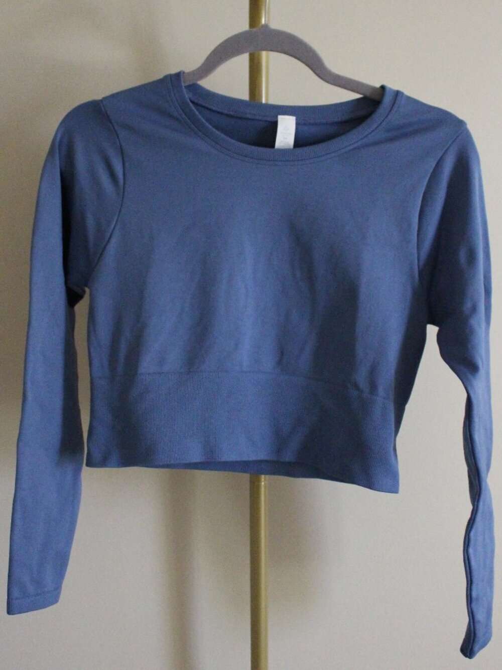Women's OFFLINE by Aerie Long Sleeve Cropped T-Shirt, Size Medium